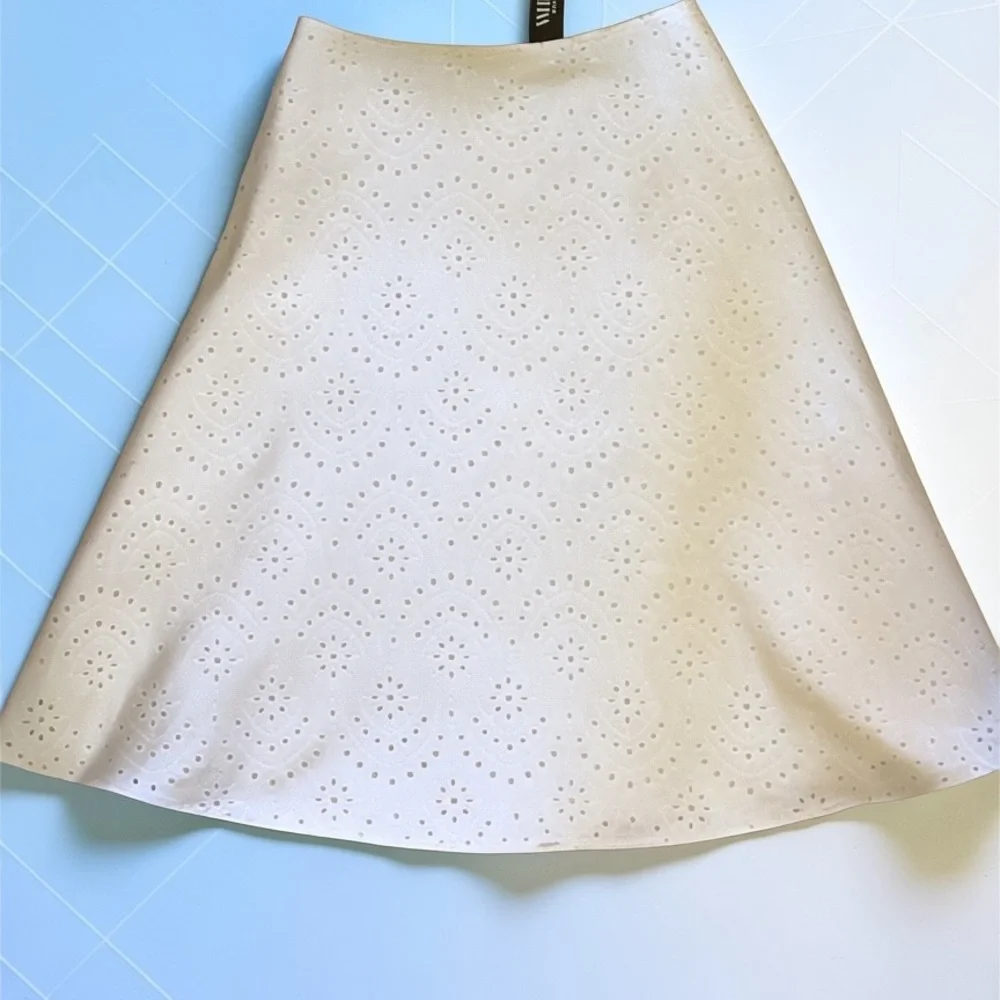 White House Black Market Eyelet A-Line Skirt White Size 6 NWT | Summer Cotton - Picture 3 of 5